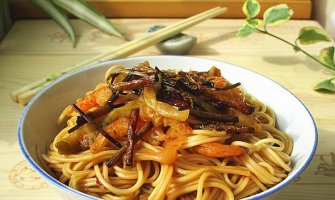 egg chow mein noodle